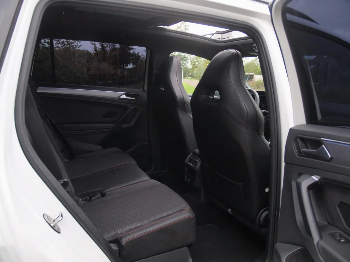 1.4 TSI e-Hybrid PHEV FR | Panoramadak | Trekhaak | 360 Camera | Sfeerverlichting | Sportstoelen | Dealeronderhouden |