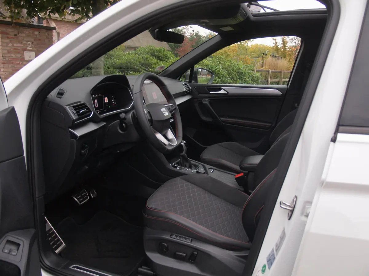1.4 TSI e-Hybrid PHEV FR | Panoramadak | Trekhaak | 360 Camera | Sfeerverlichting | Sportstoelen | Dealeronderhouden |