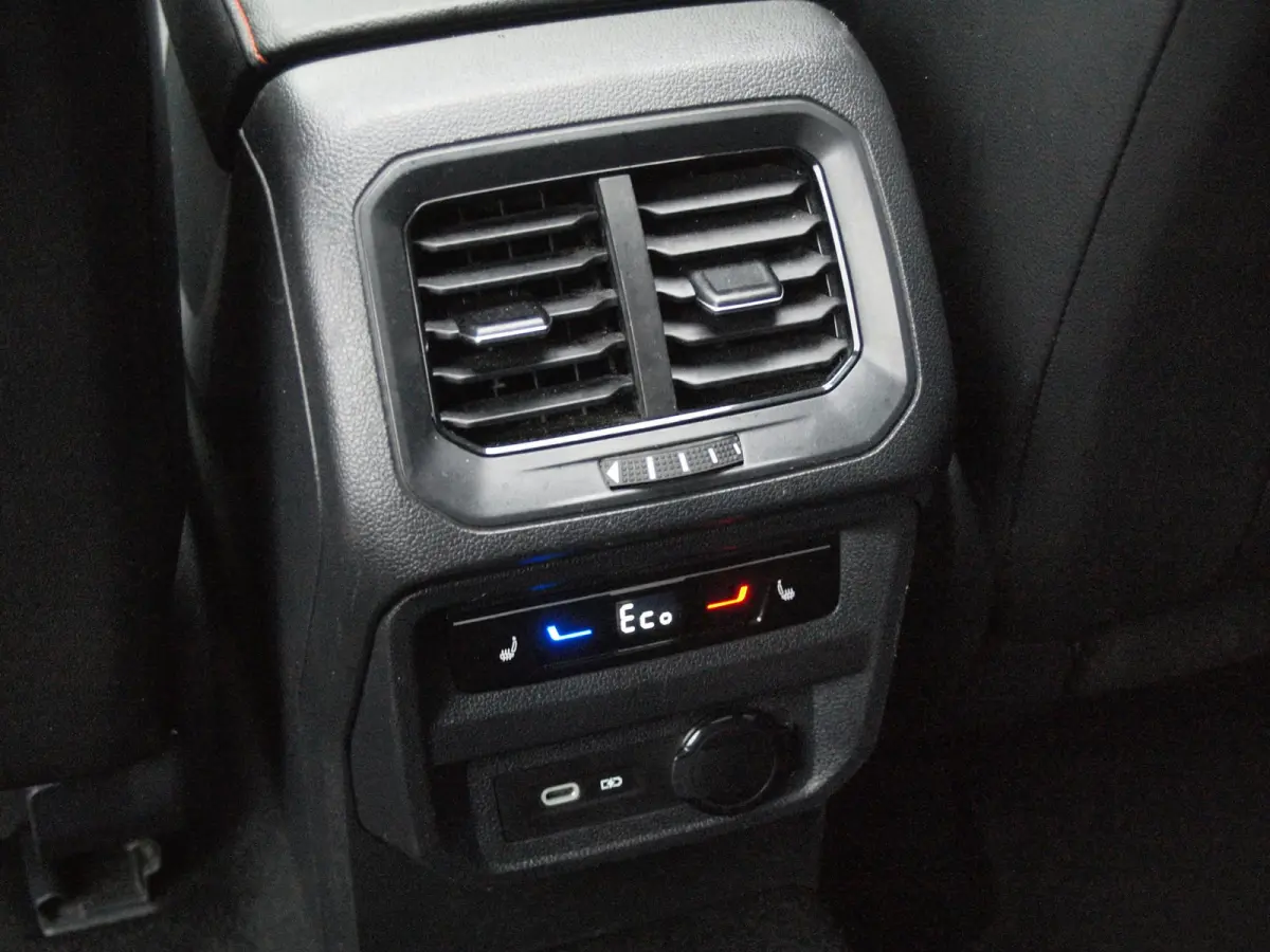 1.4 TSI e-Hybrid PHEV FR | Panoramadak | Trekhaak | 360 Camera | Sfeerverlichting | Sportstoelen | Dealeronderhouden |