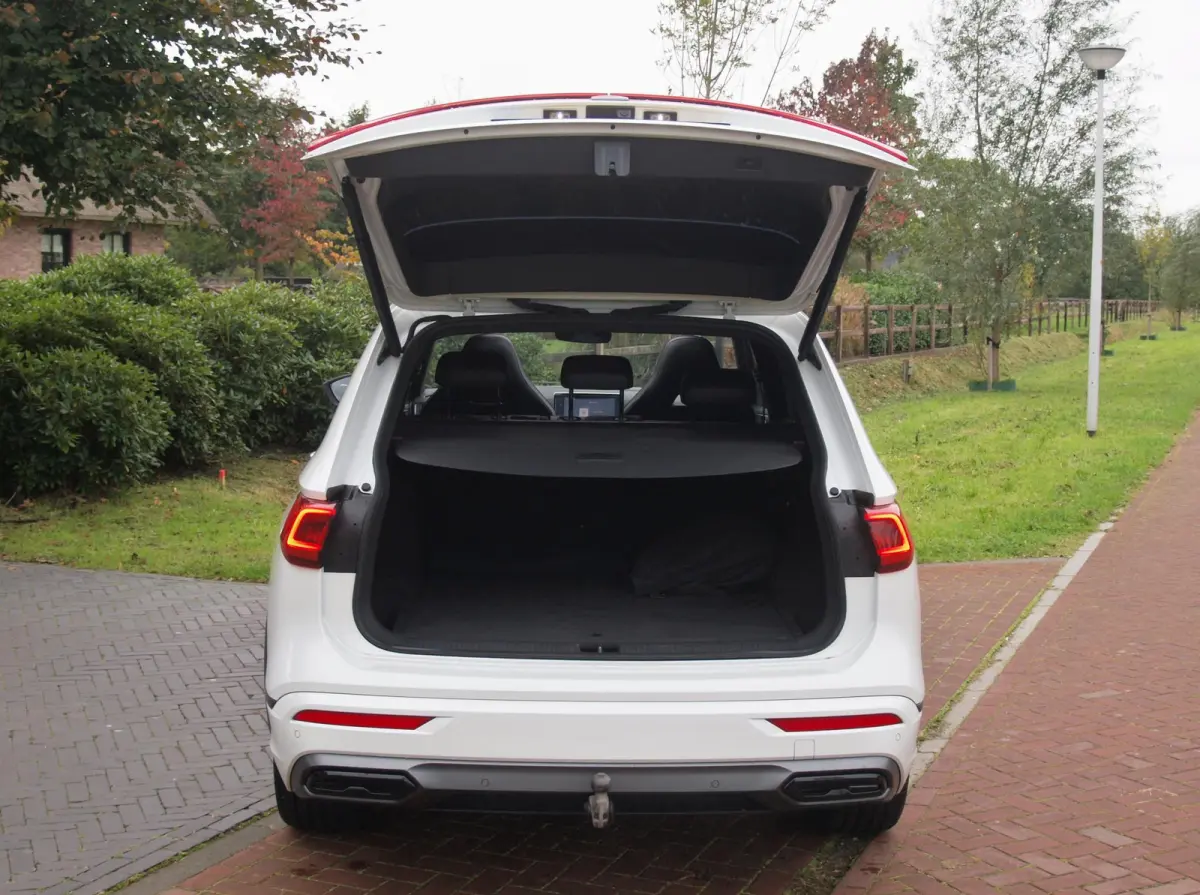1.4 TSI e-Hybrid PHEV FR | Panoramadak | Trekhaak | 360 Camera | Sfeerverlichting | Sportstoelen | Dealeronderhouden |