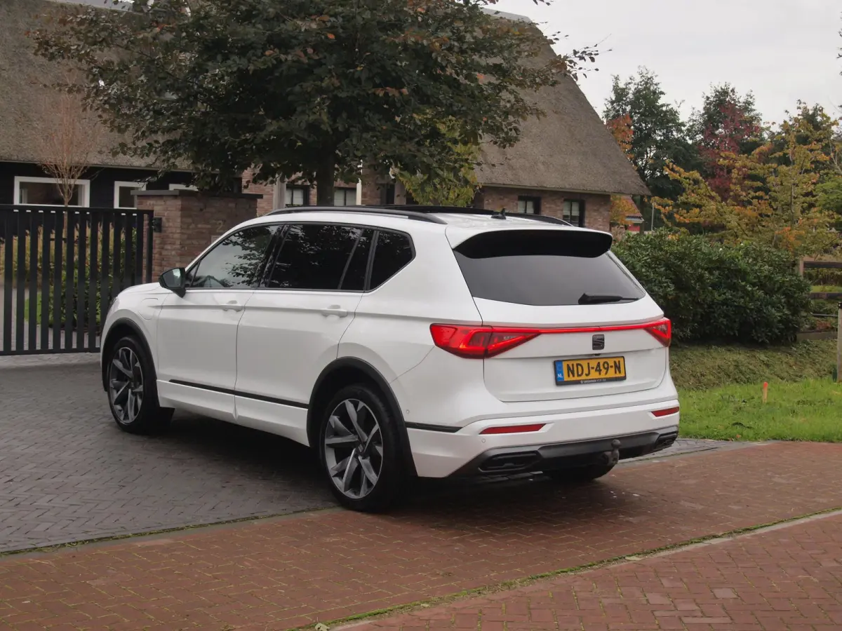 1.4 TSI e-Hybrid PHEV FR | Panoramadak | Trekhaak | 360 Camera | Sfeerverlichting | Sportstoelen | Dealeronderhouden |