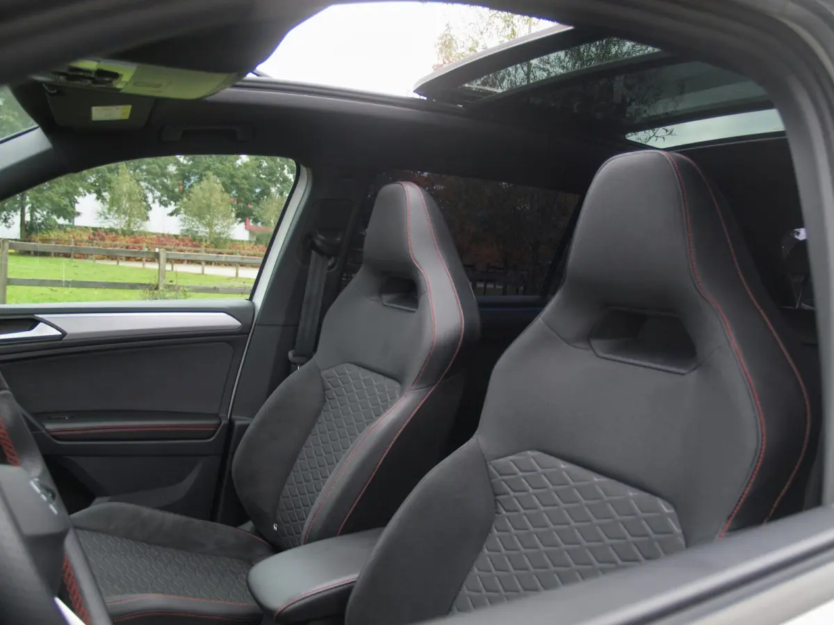 1.4 TSI e-Hybrid PHEV FR | Panoramadak | Trekhaak | 360 Camera | Sfeerverlichting | Sportstoelen | Dealeronderhouden |