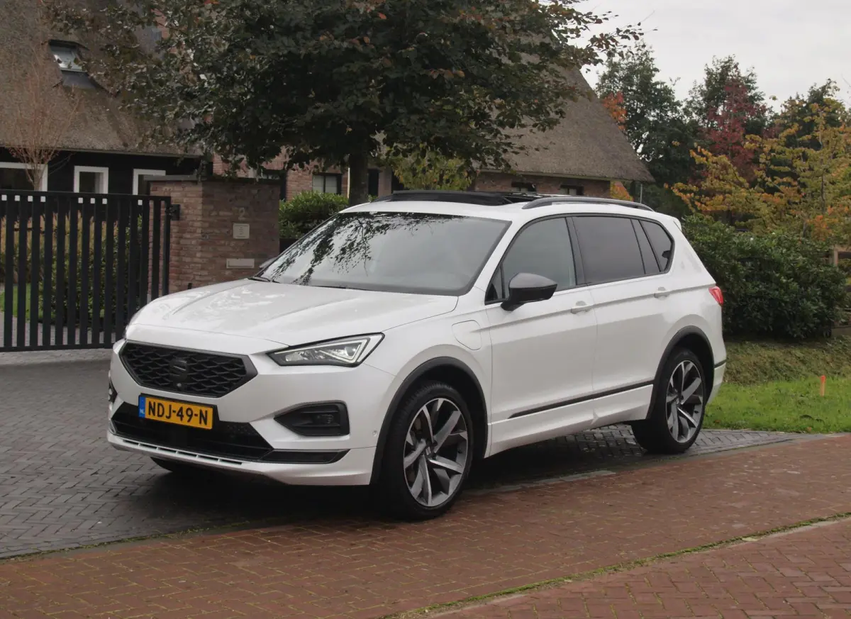 1.4 TSI e-Hybrid PHEV FR | Panoramadak | Trekhaak | 360 Camera | Sfeerverlichting | Sportstoelen | Dealeronderhouden |