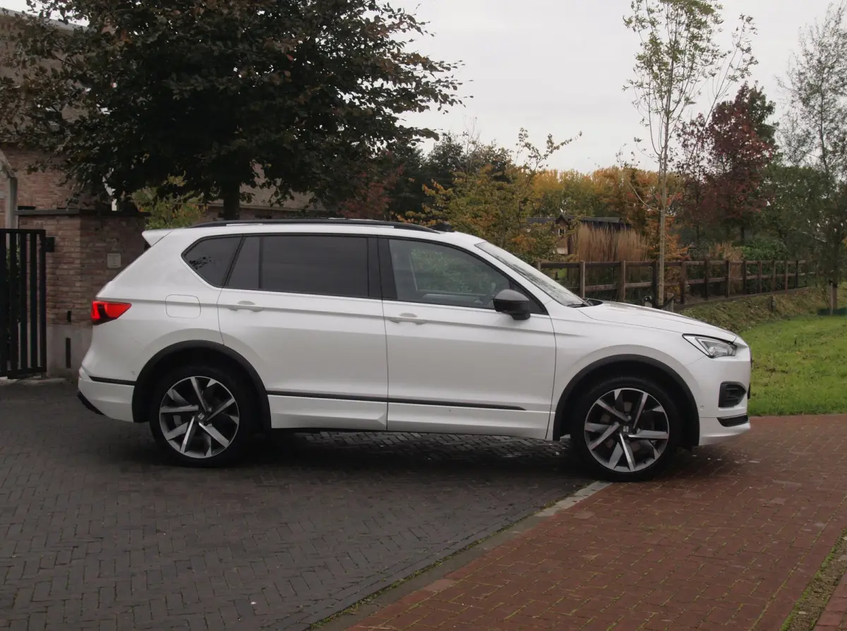 1.4 TSI e-Hybrid PHEV FR | Panoramadak | Trekhaak | 360 Camera | Sfeerverlichting | Sportstoelen | Dealeronderhouden |
