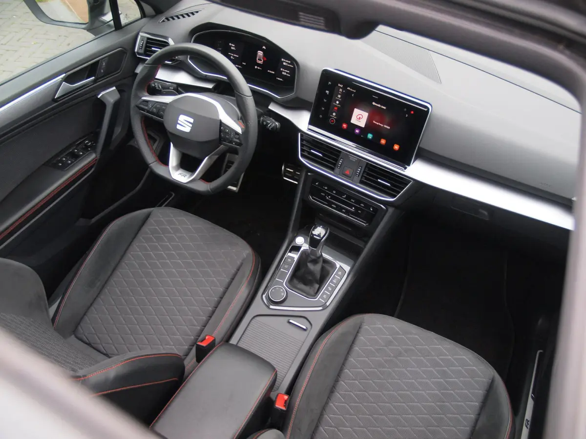 1.4 TSI e-Hybrid PHEV FR | Panoramadak | Trekhaak | 360 Camera | Sfeerverlichting | Sportstoelen | Dealeronderhouden |