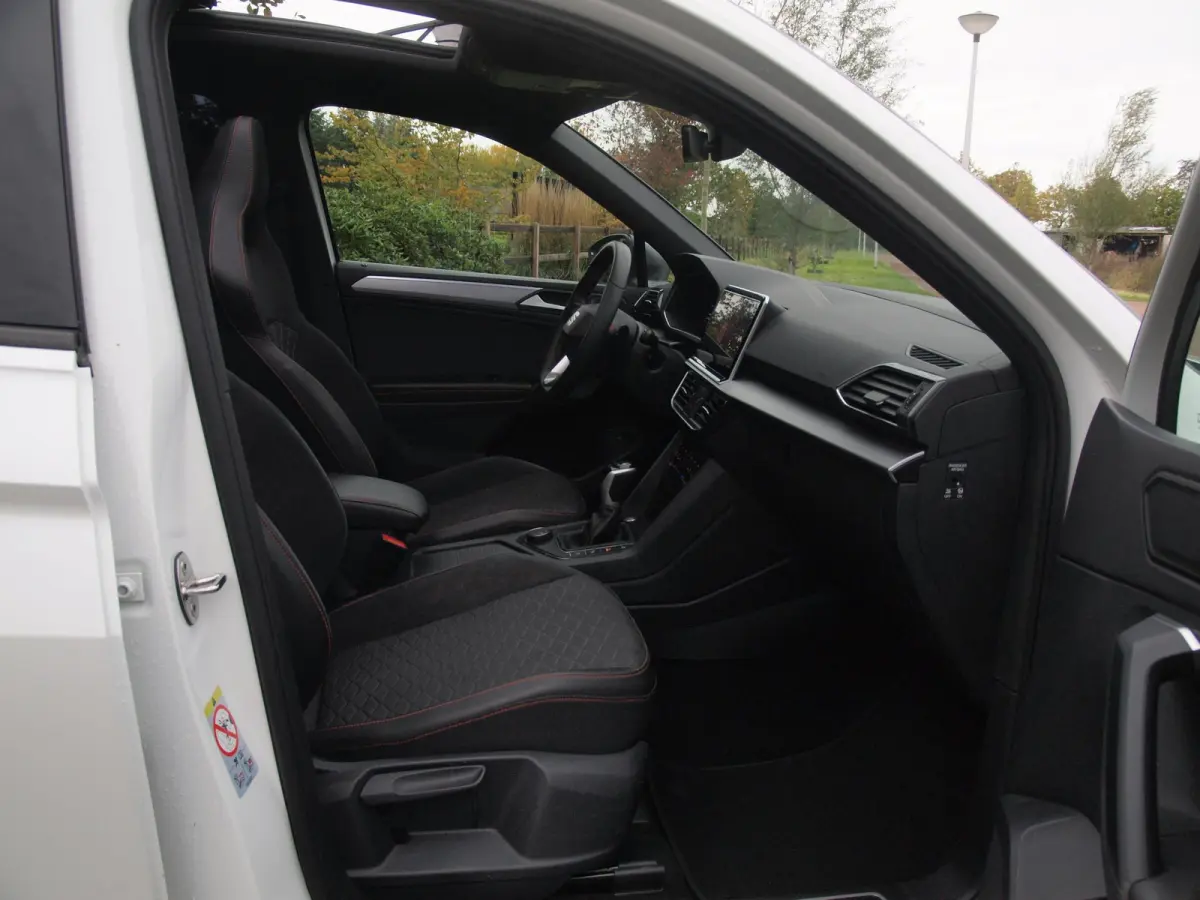 1.4 TSI e-Hybrid PHEV FR | Panoramadak | Trekhaak | 360 Camera | Sfeerverlichting | Sportstoelen | Dealeronderhouden |