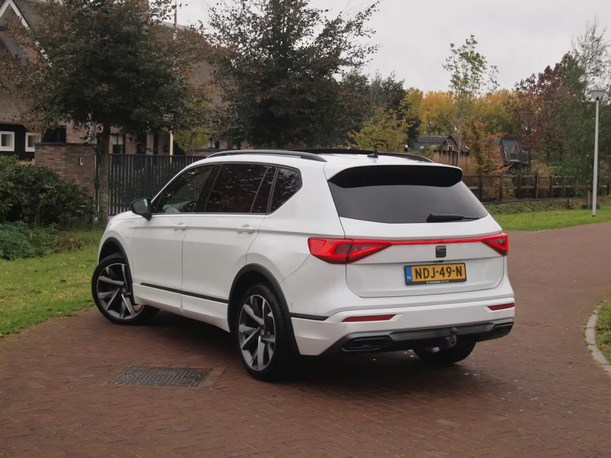 1.4 TSI e-Hybrid PHEV FR | Panoramadak | Trekhaak | 360 Camera | Sfeerverlichting | Sportstoelen | Dealeronderhouden |