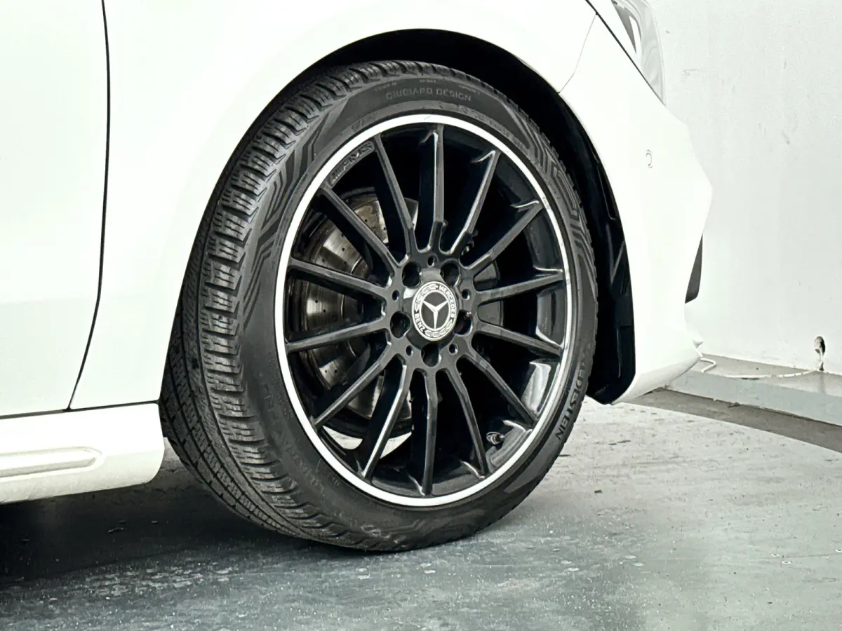 180 AMG Night Edition Plus | Park assist | Airco | Cruise control | Getint glas