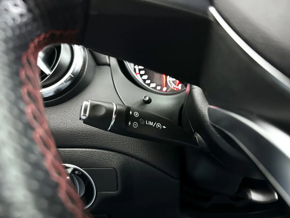180 AMG Night Edition Plus | Park assist | Airco | Cruise control | Getint glas