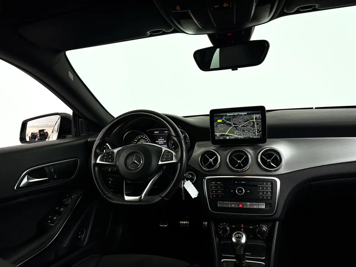 180 AMG Night Edition Plus | Park assist | Airco | Cruise control | Getint glas