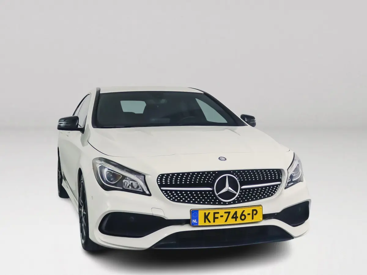 180 AMG Night Edition Plus | Park assist | Airco | Cruise control | Getint glas