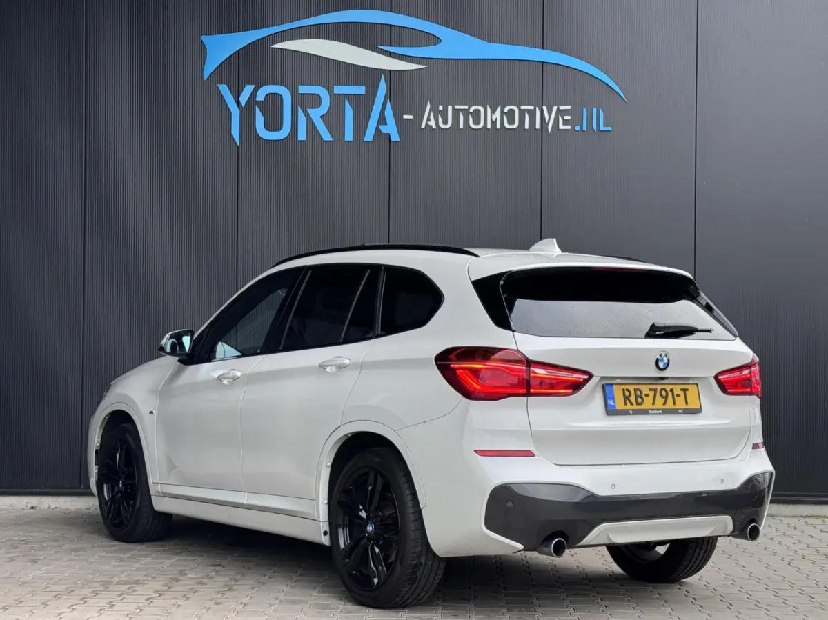 sDrive20i High Exe M Sport PANO|AFN. HAAK|HARMAN KARDON