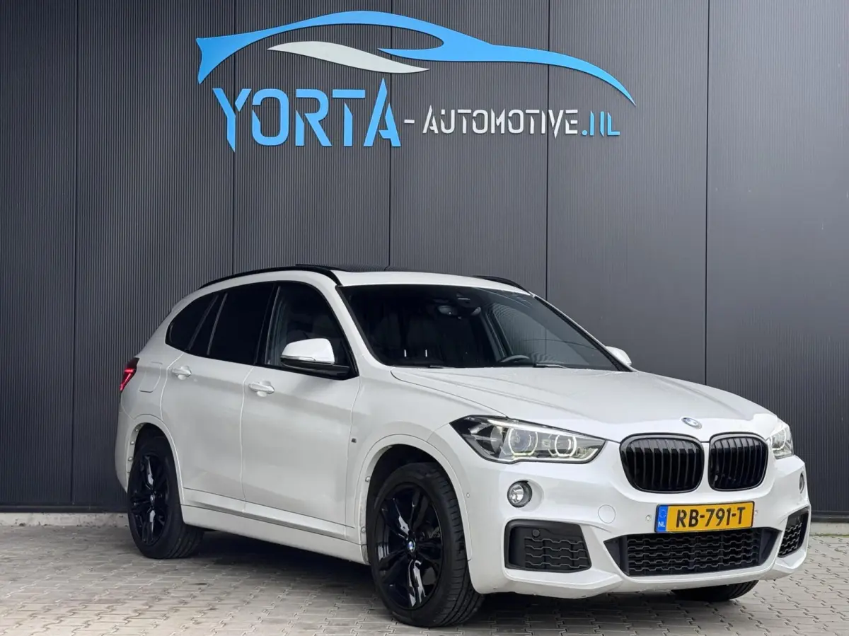 sDrive20i High Exe M Sport PANO|AFN. HAAK|HARMAN KARDON