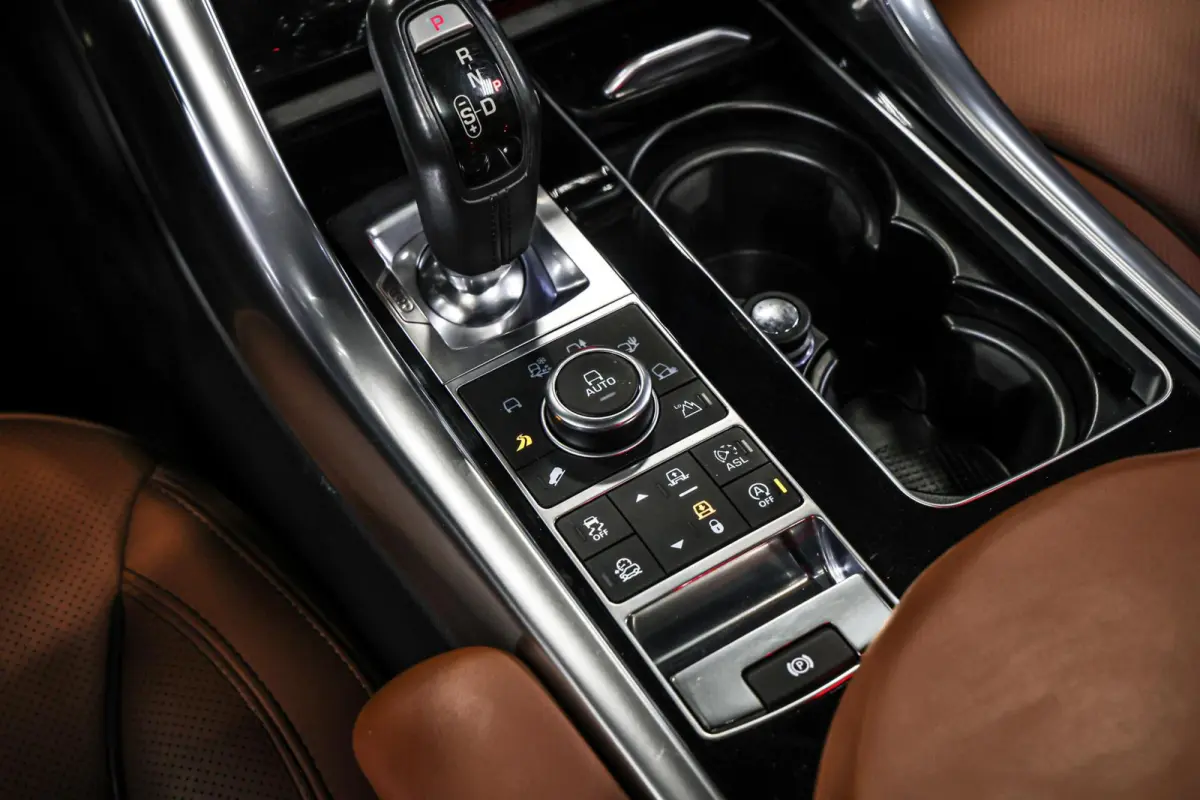 4.4 SDV8 Autobiography Dynamic
