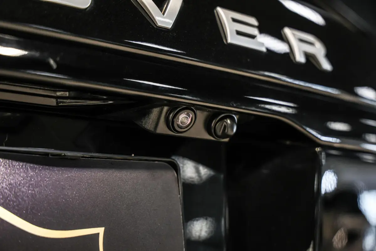 4.4 SDV8 Autobiography Dynamic
