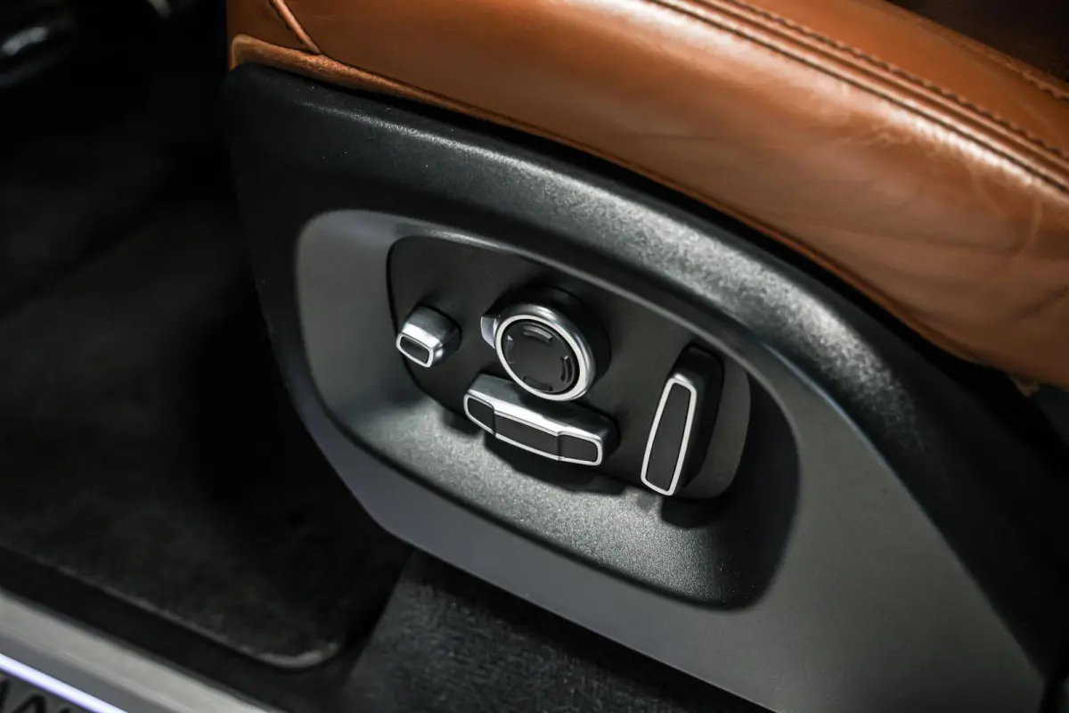 4.4 SDV8 Autobiography Dynamic