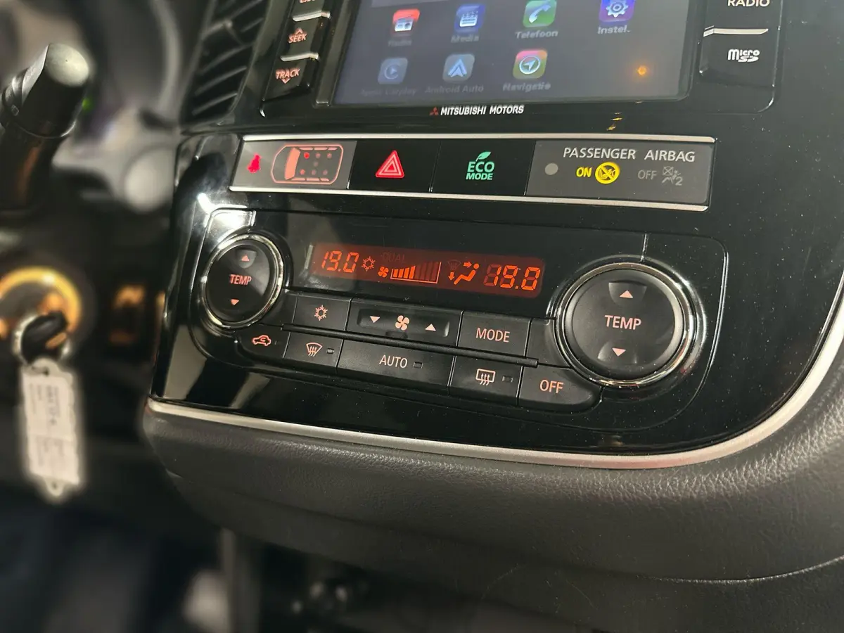 2.0 Connect Pro Automaat | Trekhaak | Navi