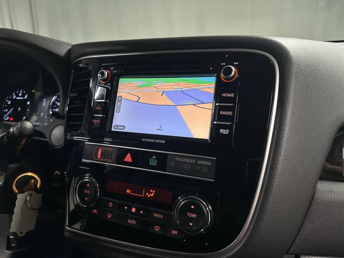 2.0 Connect Pro Automaat | Trekhaak | Navi