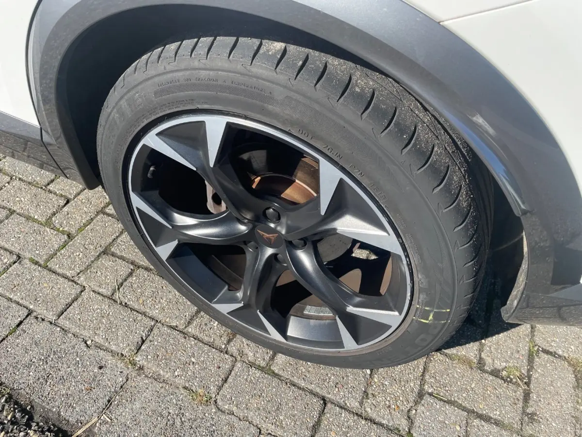 1.4 e-Hybrid Business 18" Lichtmetaal | Leder/Stof | Parkeersensoren Rondom | Digitaal Dashboard | Stoel- en Stuurverwarming | Airco (automatisch) | Apple Carplay/Android Auto|telefoonintegr
