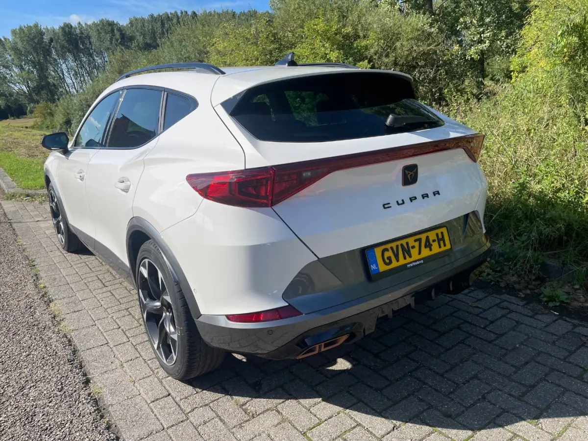 1.4 e-Hybrid Business 18" Lichtmetaal | Leder/Stof | Parkeersensoren Rondom | Digitaal Dashboard | Stoel- en Stuurverwarming | Airco (automatisch) | Apple Carplay/Android Auto|telefoonintegr
