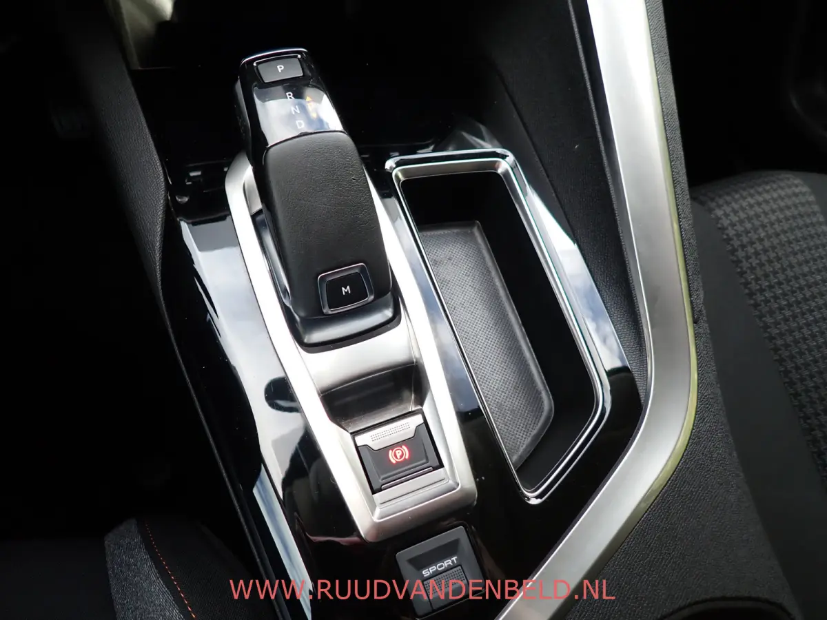 1.2 PureTech !! RIEM VERVANGEN !! TREKHAAK / PDC + CAMERA / CRUISE / CARPLAY