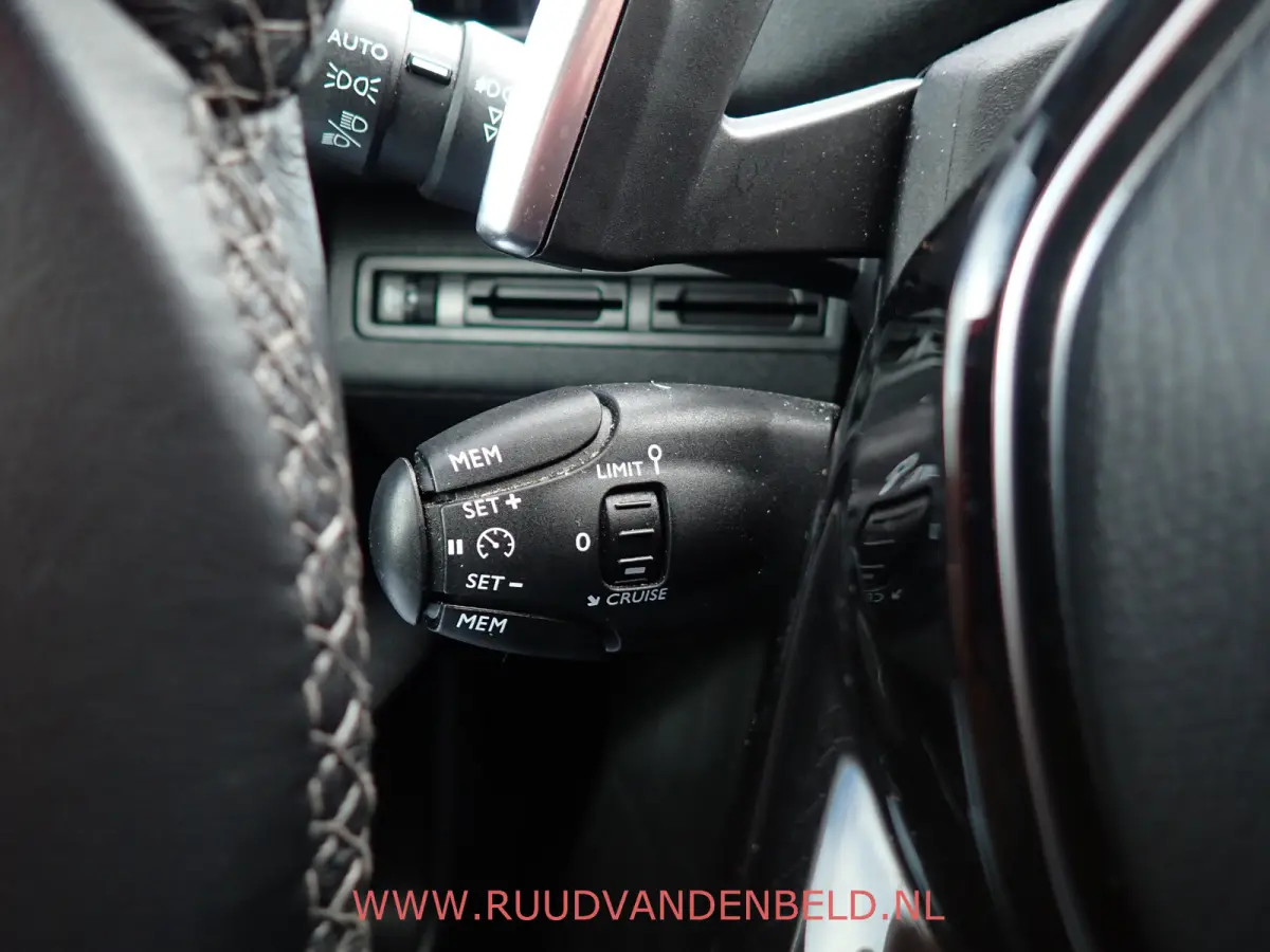 1.2 PureTech !! RIEM VERVANGEN !! TREKHAAK / PDC + CAMERA / CRUISE / CARPLAY