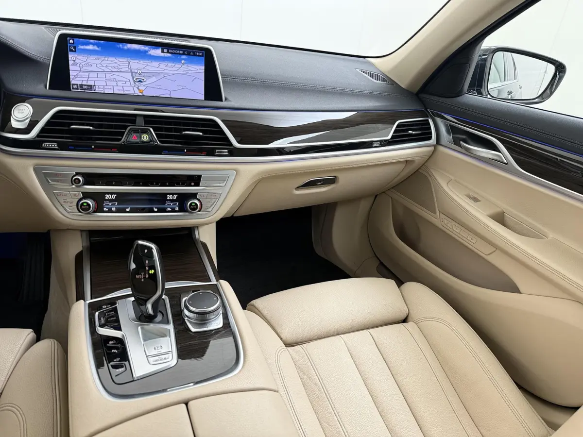745e High Executive SOH 86% | 6 CIL HYBRID | PANORAMADAK | MASSAGE | ADAP. CRUISE | HEAD-UP | VERW. STUUR |