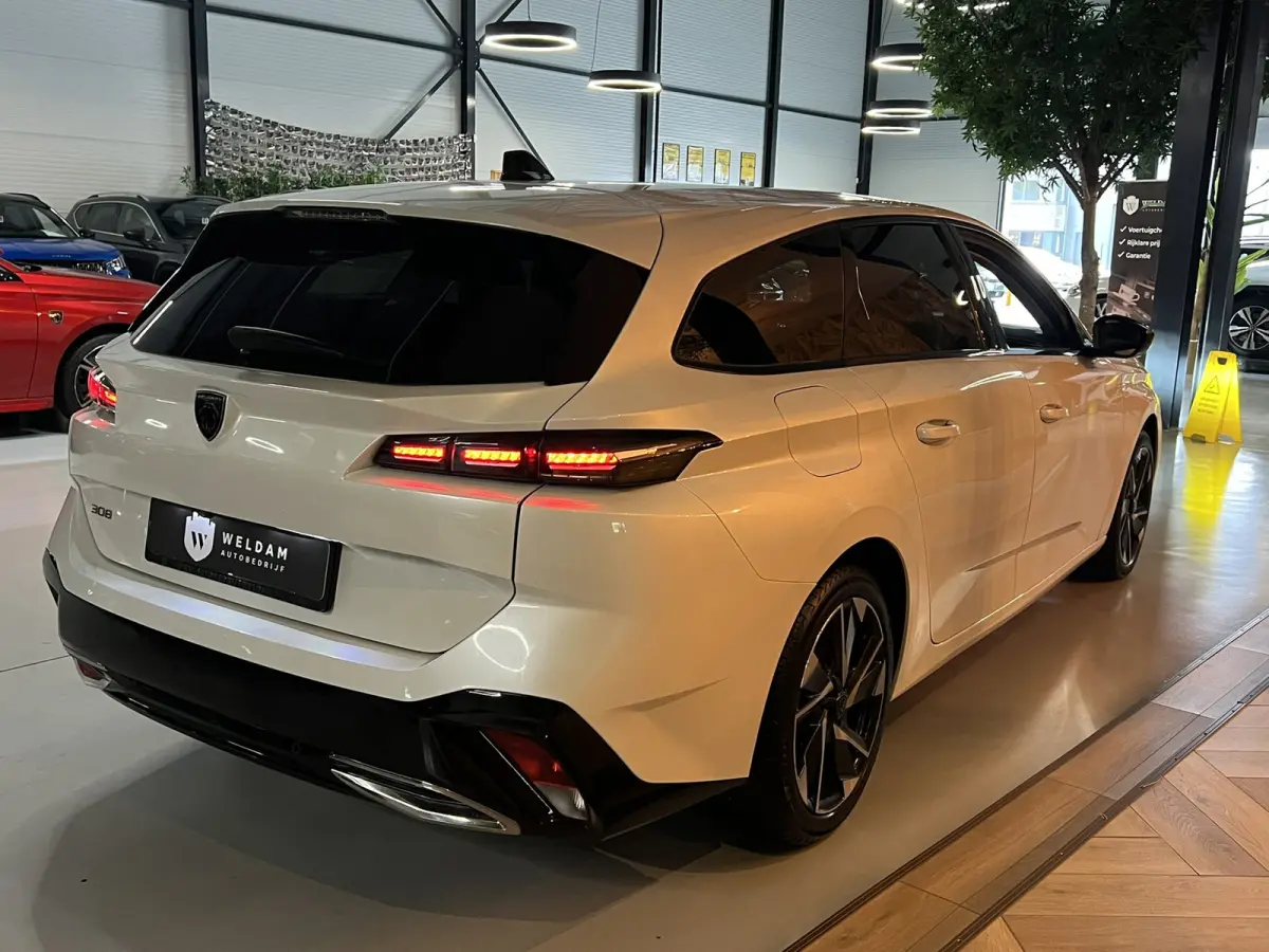 1.2 PureTech Allure Pack Garantie |ACC|Keyless|Virtual|Camera|Ambient|Dodehoek|LED|Carplay|Draadloosladen|Rijklaar