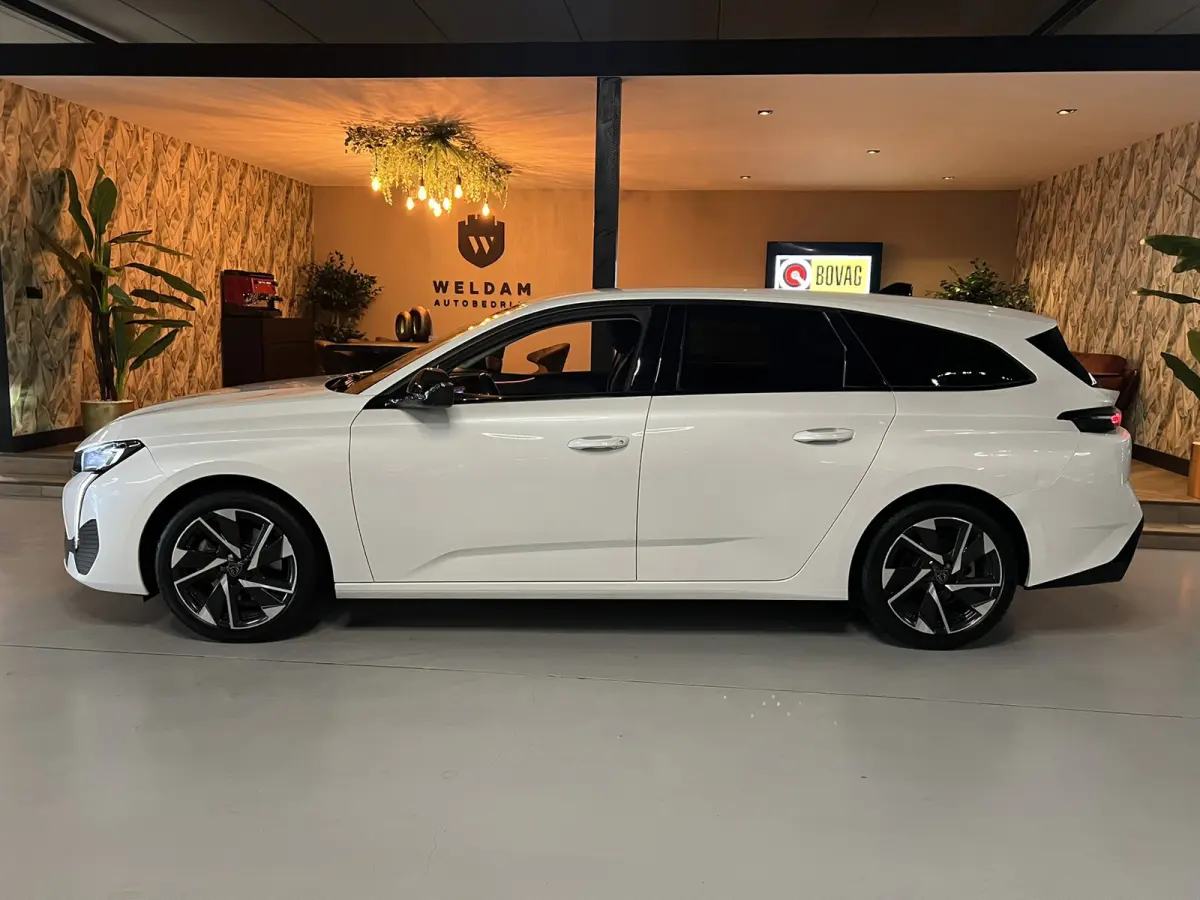 1.2 PureTech Allure Pack Garantie |ACC|Keyless|Virtual|Camera|Ambient|Dodehoek|LED|Carplay|Draadloosladen|Rijklaar