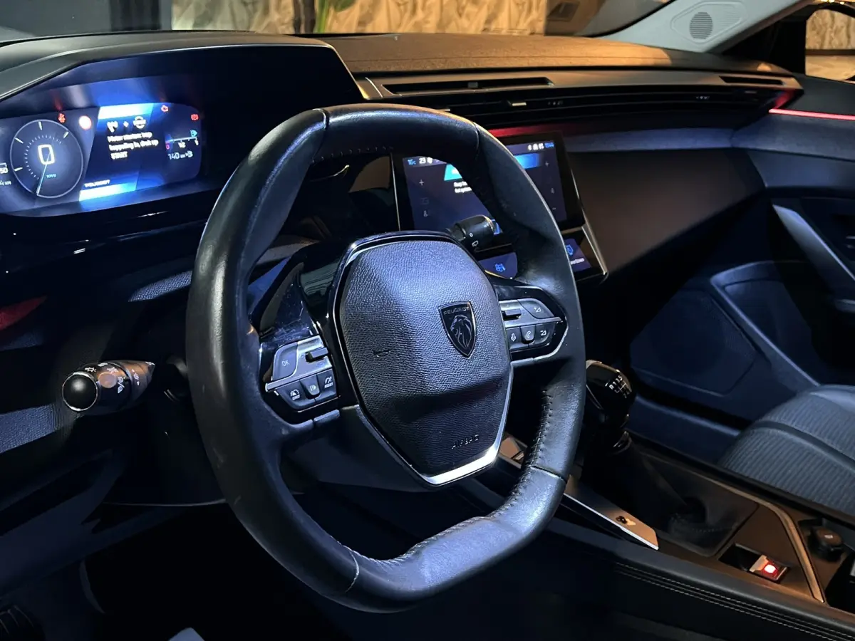 1.2 PureTech Allure Pack Garantie |ACC|Keyless|Virtual|Camera|Ambient|Dodehoek|LED|Carplay|Draadloosladen|Rijklaar
