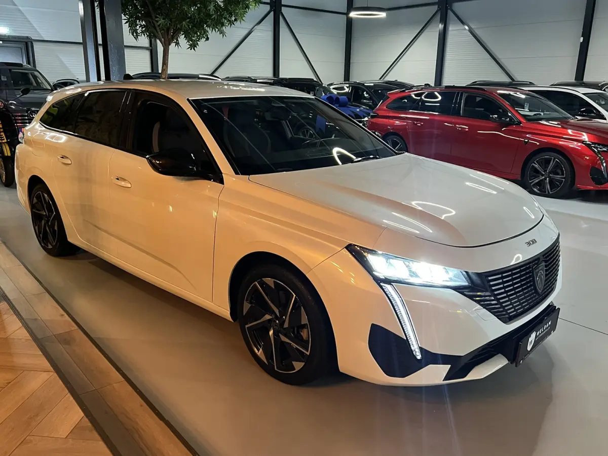 1.2 PureTech Allure Pack Garantie |ACC|Keyless|Virtual|Camera|Ambient|Dodehoek|LED|Carplay|Draadloosladen|Rijklaar