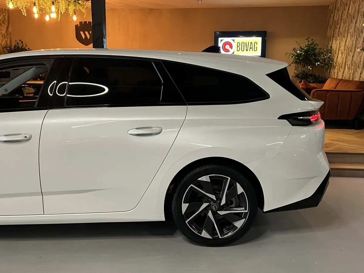 1.2 PureTech Allure Pack Garantie |ACC|Keyless|Virtual|Camera|Ambient|Dodehoek|LED|Carplay|Draadloosladen|Rijklaar
