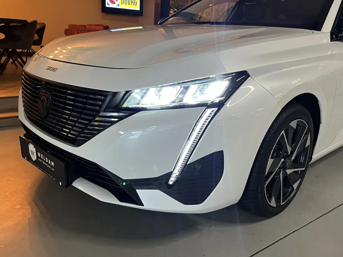 1.2 PureTech Allure Pack Garantie |ACC|Keyless|Virtual|Camera|Ambient|Dodehoek|LED|Carplay|Draadloosladen|Rijklaar