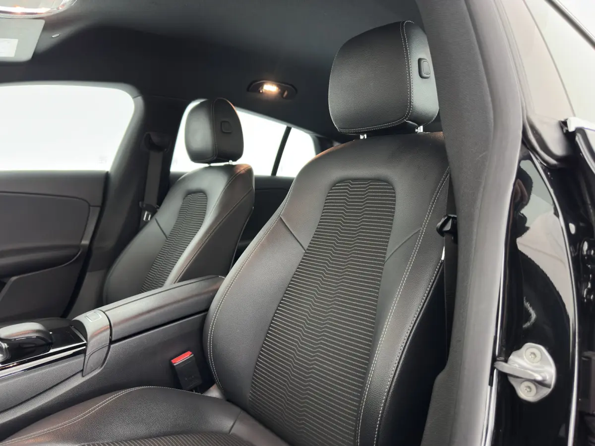 250 e Business Line (Plug-in) (INCL.BTW) Aut. *LEATHER-FABRIC | FULL-LED | HEATED-COMFORTSEATS | DIGI-COCKPIT | DAB+ | NAVI-FULLMAP | CAMERA | SHIFTPADDLES | 17''ALU | TOWBAR*