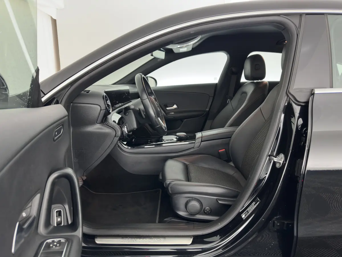 250 e Business Line (Plug-in) (INCL.BTW) Aut. *LEATHER-FABRIC | FULL-LED | HEATED-COMFORTSEATS | DIGI-COCKPIT | DAB+ | NAVI-FULLMAP | CAMERA | SHIFTPADDLES | 17''ALU | TOWBAR*