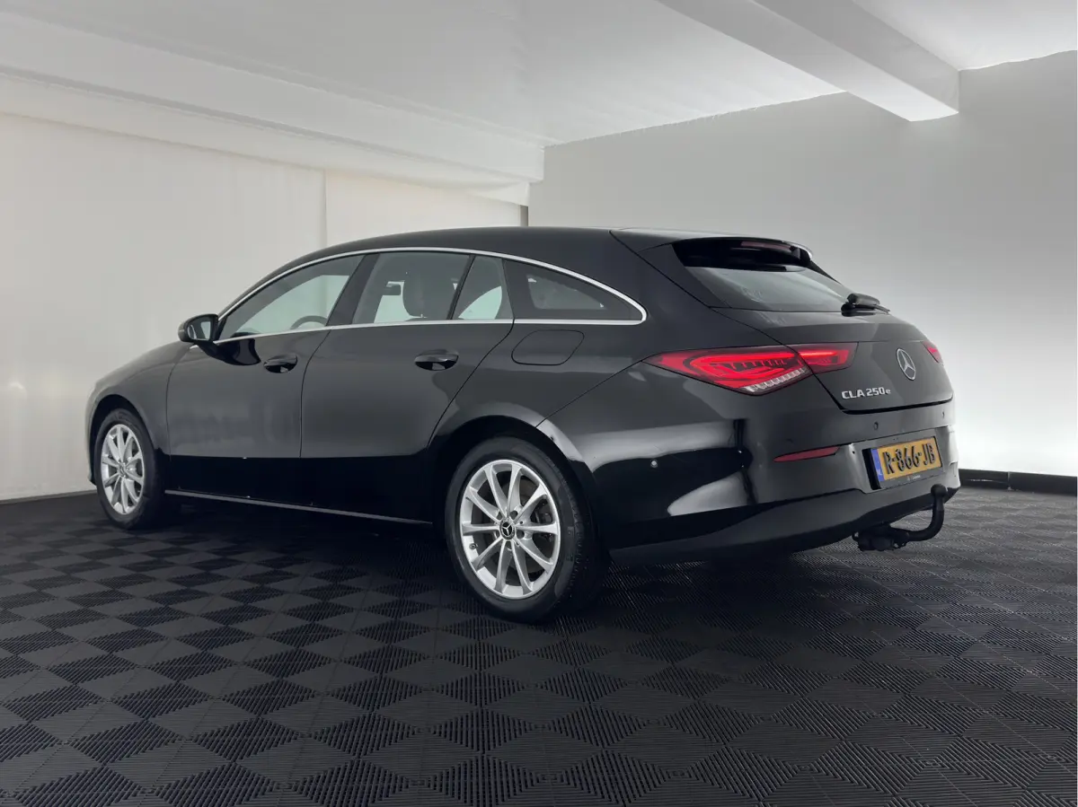 250 e Business Line (Plug-in) (INCL.BTW) Aut. *LEATHER-FABRIC | FULL-LED | HEATED-COMFORTSEATS | DIGI-COCKPIT | DAB+ | NAVI-FULLMAP | CAMERA | SHIFTPADDLES | 17''ALU | TOWBAR*