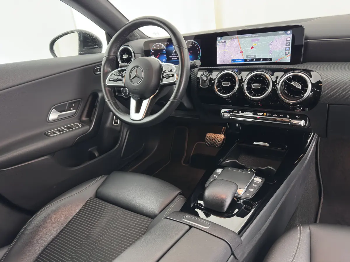 250 e Business Line (Plug-in) (INCL.BTW) Aut. *LEATHER-FABRIC | FULL-LED | HEATED-COMFORTSEATS | DIGI-COCKPIT | DAB+ | NAVI-FULLMAP | CAMERA | SHIFTPADDLES | 17''ALU | TOWBAR*