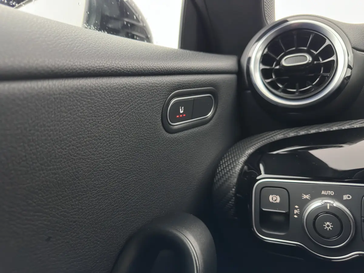 250 e Business Line (Plug-in) (INCL.BTW) Aut. *LEATHER-FABRIC | FULL-LED | HEATED-COMFORTSEATS | DIGI-COCKPIT | DAB+ | NAVI-FULLMAP | CAMERA | SHIFTPADDLES | 17''ALU | TOWBAR*