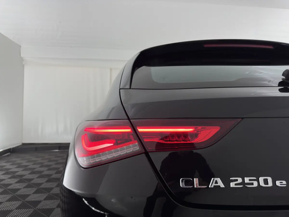 250 e Business Line (Plug-in) (INCL.BTW) Aut. *LEATHER-FABRIC | FULL-LED | HEATED-COMFORTSEATS | DIGI-COCKPIT | DAB+ | NAVI-FULLMAP | CAMERA | SHIFTPADDLES | 17''ALU | TOWBAR*
