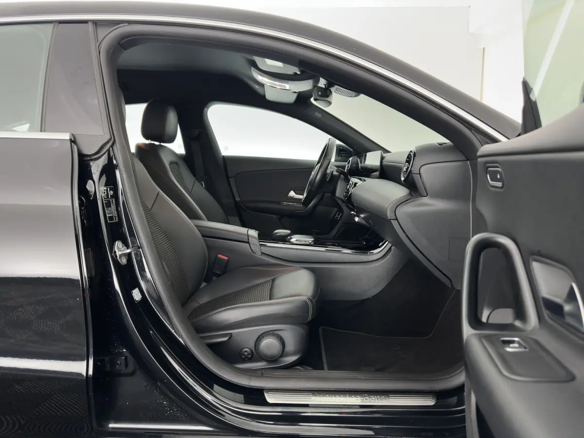 250 e Business Line (Plug-in) (INCL.BTW) Aut. *LEATHER-FABRIC | FULL-LED | HEATED-COMFORTSEATS | DIGI-COCKPIT | DAB+ | NAVI-FULLMAP | CAMERA | SHIFTPADDLES | 17''ALU | TOWBAR*