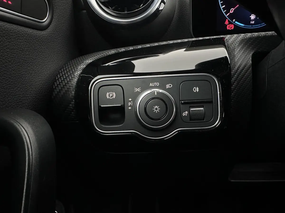 250 e Business Line (Plug-in) (INCL.BTW) Aut. *LEATHER-FABRIC | FULL-LED | HEATED-COMFORTSEATS | DIGI-COCKPIT | DAB+ | NAVI-FULLMAP | CAMERA | SHIFTPADDLES | 17''ALU | TOWBAR*