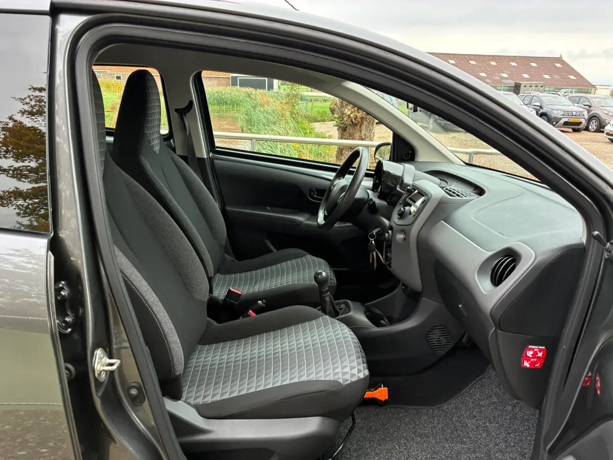 1.0 e-VTi Active |'' 71.000 KM '' + Airco + 5-Drs nu € 7.975,-!!!