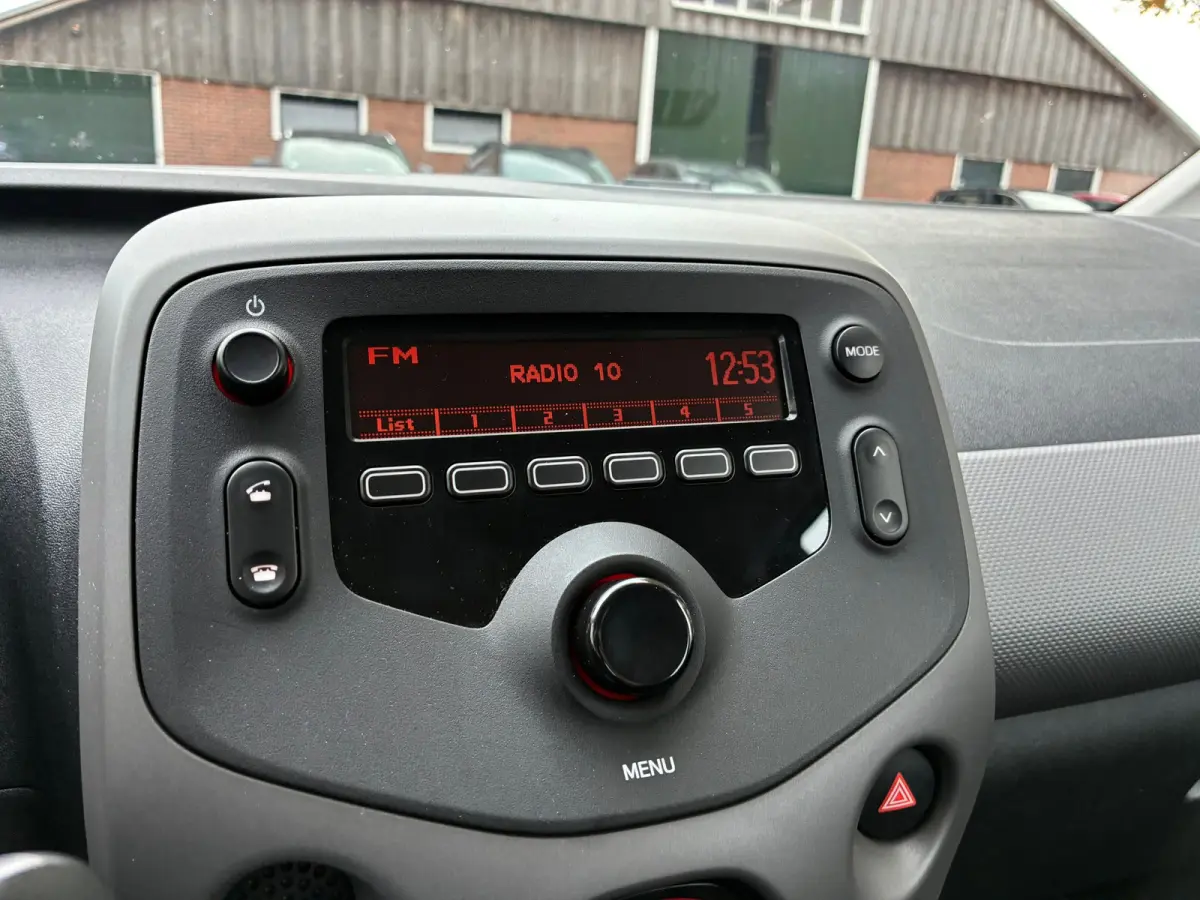 1.0 e-VTi Active |'' 71.000 KM '' + Airco + 5-Drs nu € 7.975,-!!!