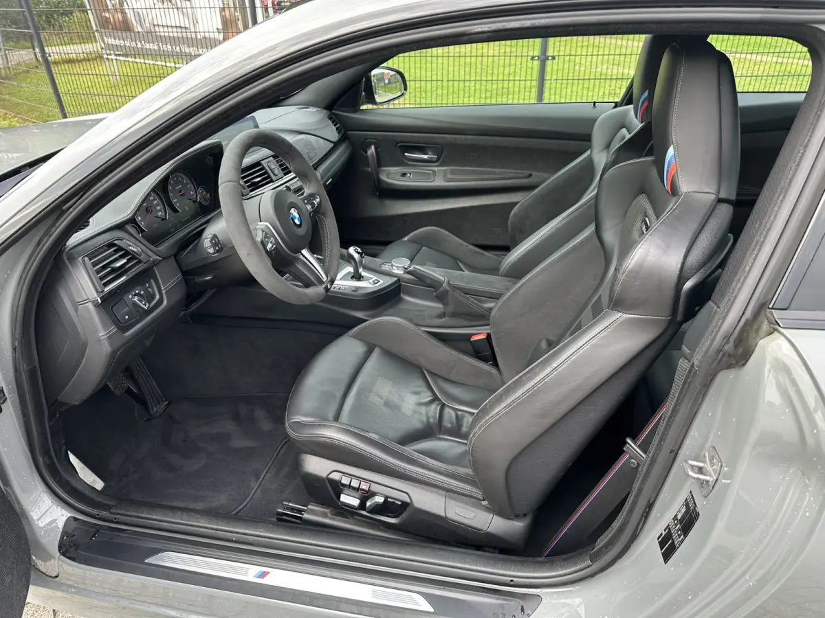 M4 CS Aut. *CERAMIC-BRAKES | HEAD-UP | FULL-LED | CARBON-PACK | LEATHER-MICROFIBRE | HEATED-SPORTSEATS | HIFI-SOUND | CAMERA | NAVI-FULLMAP | 19&20''ALU | ECC | PDC*