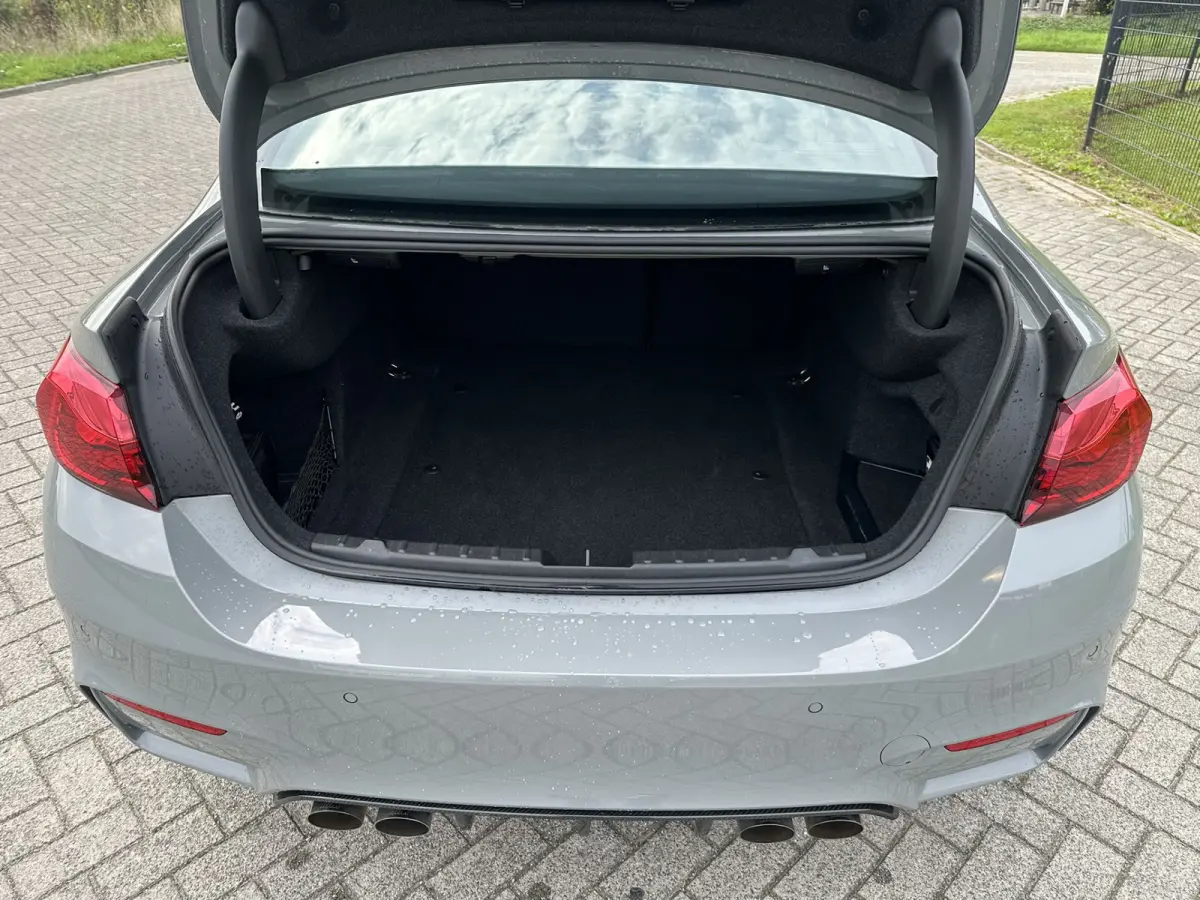 M4 CS Aut. *CERAMIC-BRAKES | HEAD-UP | FULL-LED | CARBON-PACK | LEATHER-MICROFIBRE | HEATED-SPORTSEATS | HIFI-SOUND | CAMERA | NAVI-FULLMAP | 19&20''ALU | ECC | PDC*
