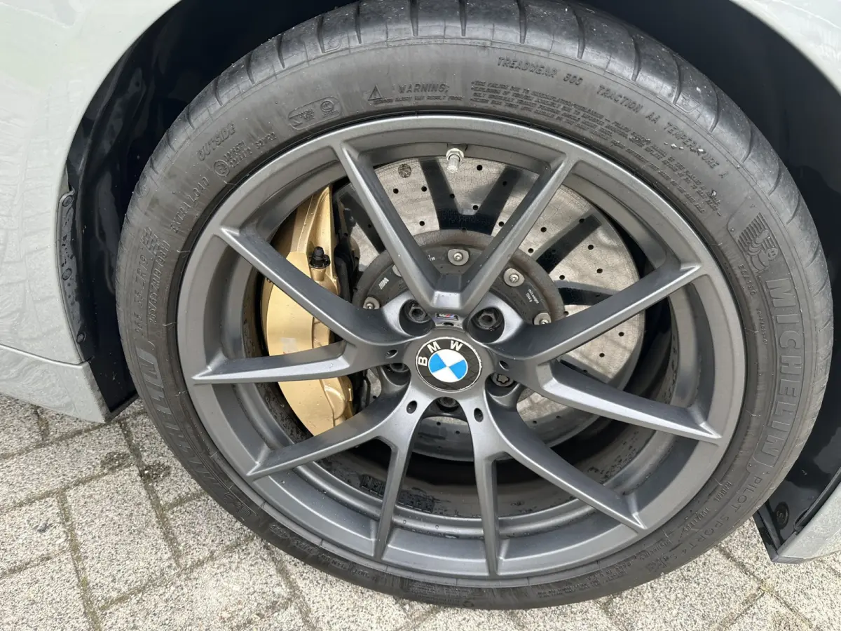 M4 CS Aut. *CERAMIC-BRAKES | HEAD-UP | FULL-LED | CARBON-PACK | LEATHER-MICROFIBRE | HEATED-SPORTSEATS | HIFI-SOUND | CAMERA | NAVI-FULLMAP | 19&20''ALU | ECC | PDC*