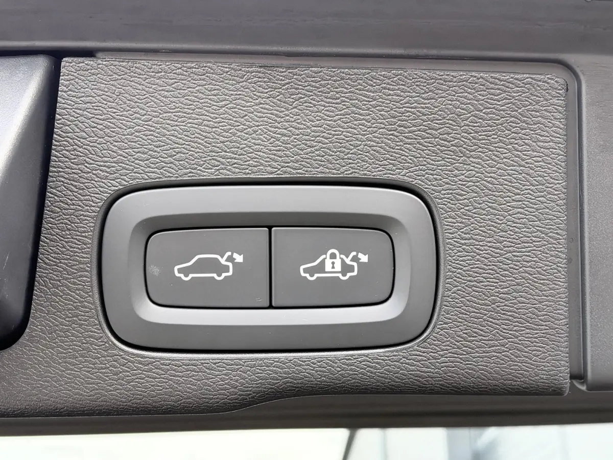 2.0 T6 Plug-in hybrid AWD Ultra Black Edition 349 PK | Long Range | B&W audio | Head up | Lederen Dashboard
