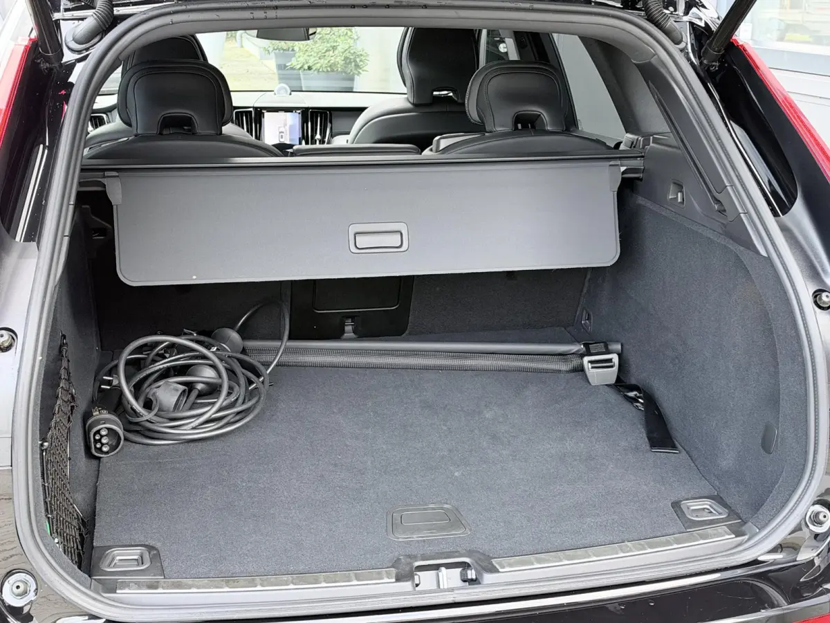 2.0 T6 Plug-in hybrid AWD Ultra Black Edition 349 PK | Long Range | B&W audio | Head up | Lederen Dashboard