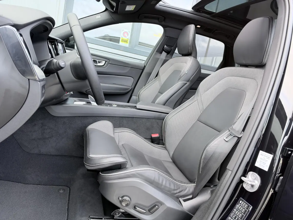 2.0 T6 Plug-in hybrid AWD Ultra Black Edition 349 PK | Long Range | B&W audio | Head up | Lederen Dashboard