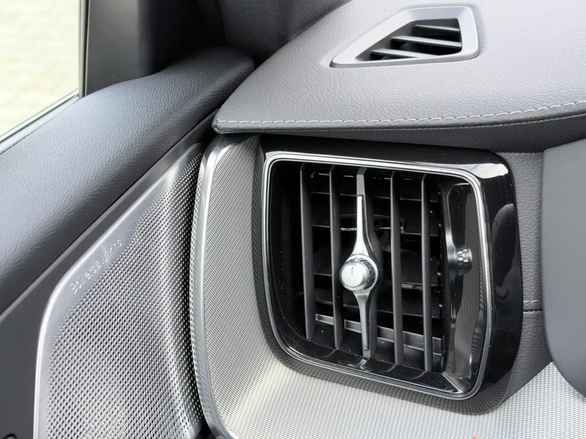 2.0 T6 Plug-in hybrid AWD Ultra Black Edition 349 PK | Long Range | B&W audio | Head up | Lederen Dashboard